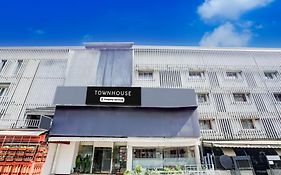 Super Townhouse Khar The Unicontinental