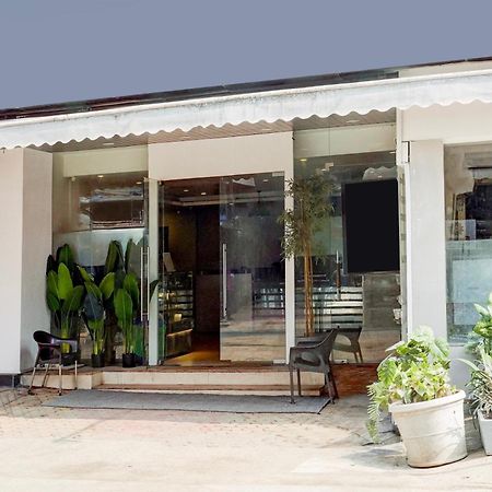 Super Townhouse Khar The Unicontinental Hotel Mumbai Exterior photo