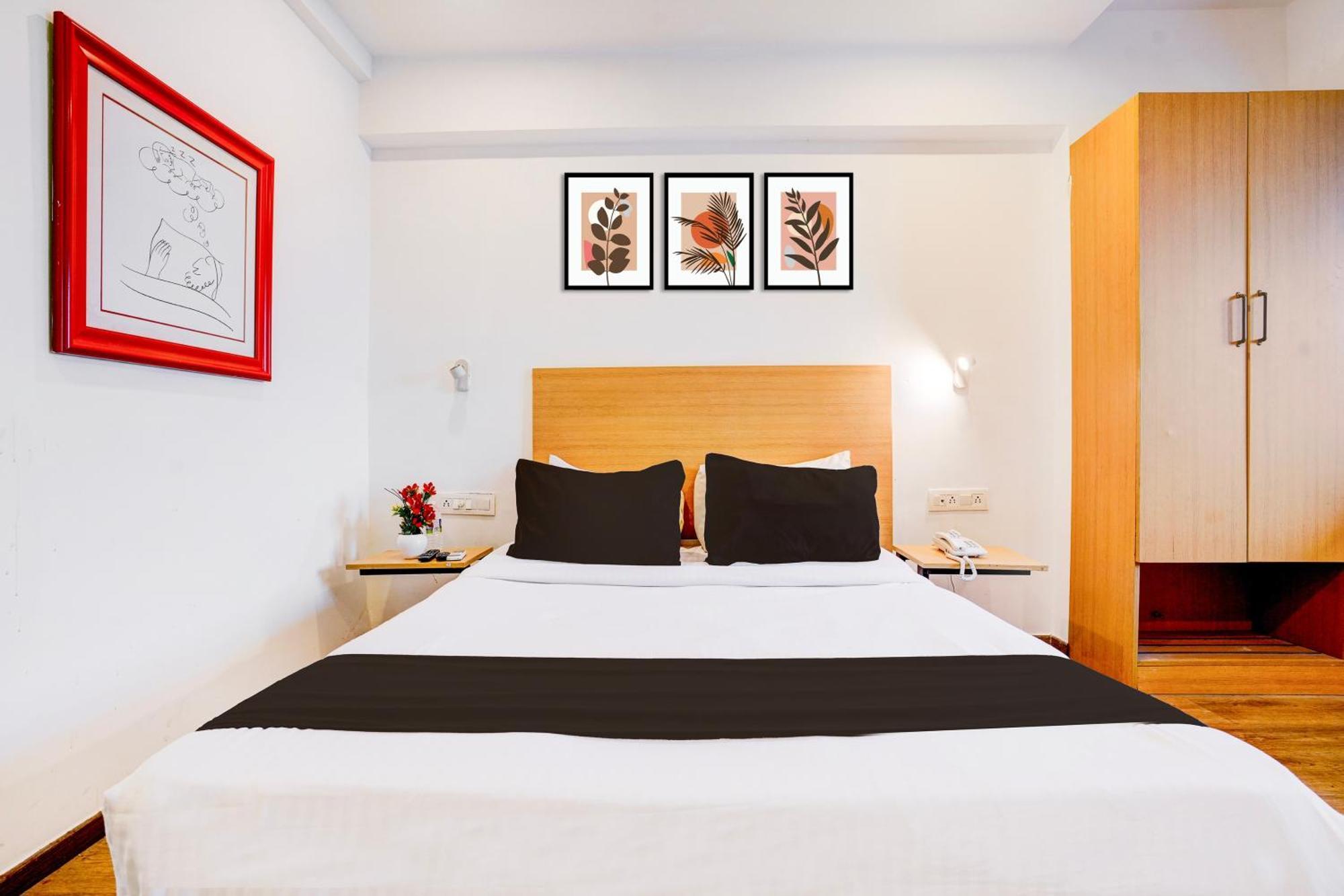 Super Townhouse Khar The Unicontinental Hotel Mumbai Exterior photo