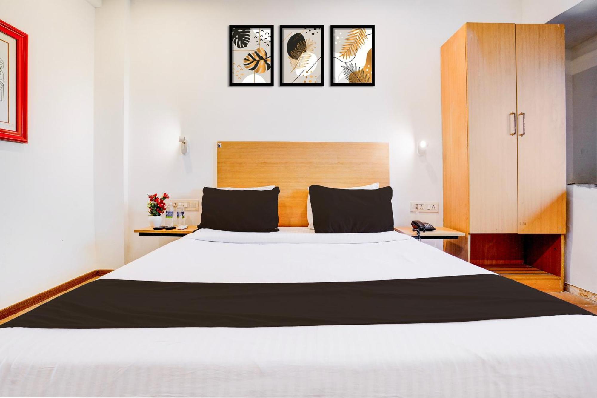 Super Townhouse Khar The Unicontinental Hotel Mumbai Exterior photo
