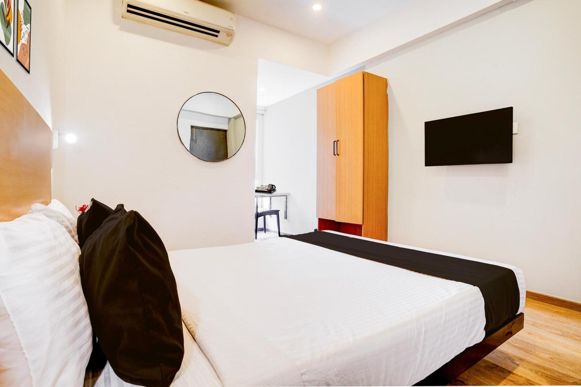 Super Townhouse Khar The Unicontinental Hotel Mumbai Exterior photo
