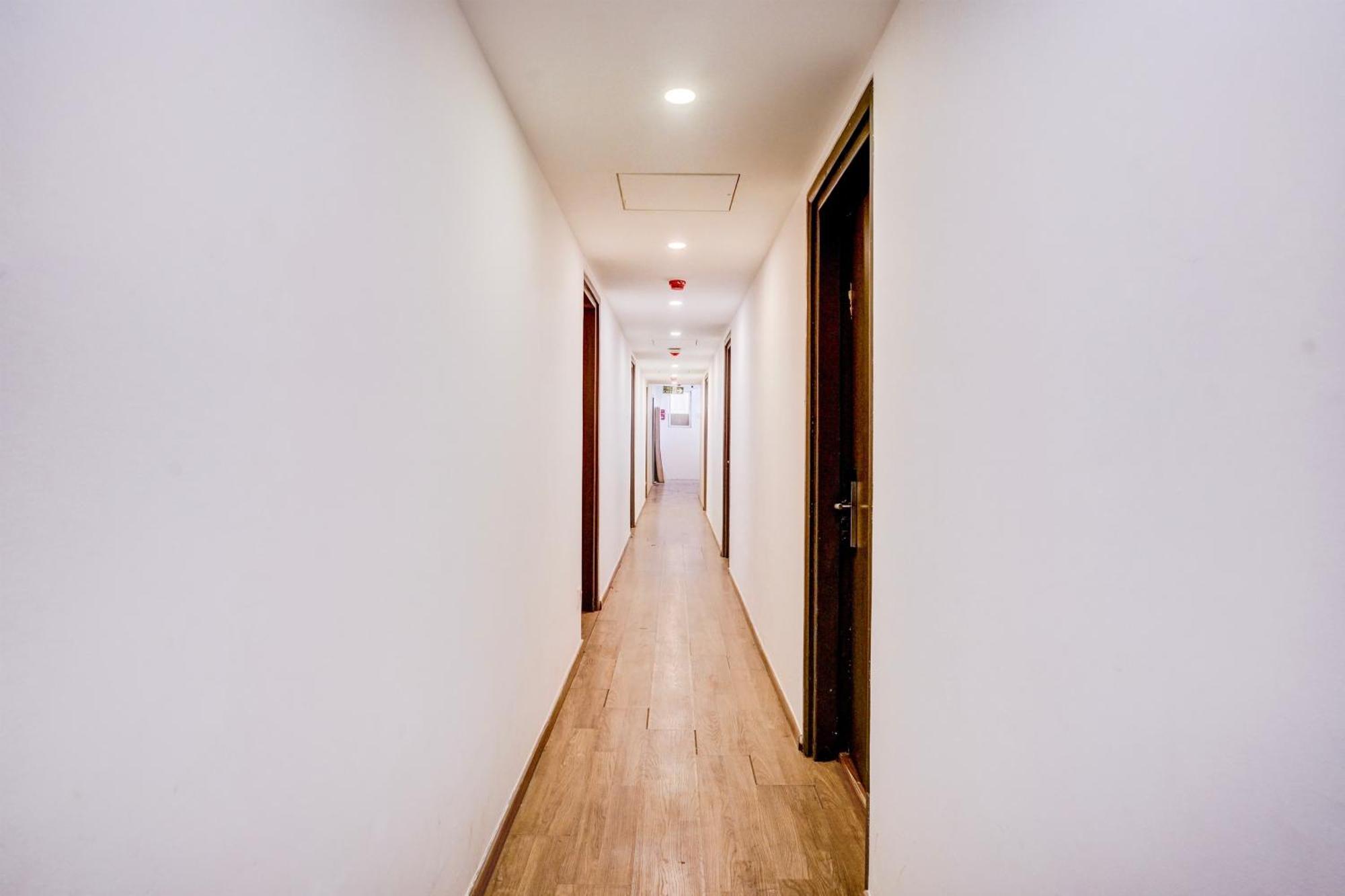 Super Townhouse Khar The Unicontinental Hotel Mumbai Exterior photo