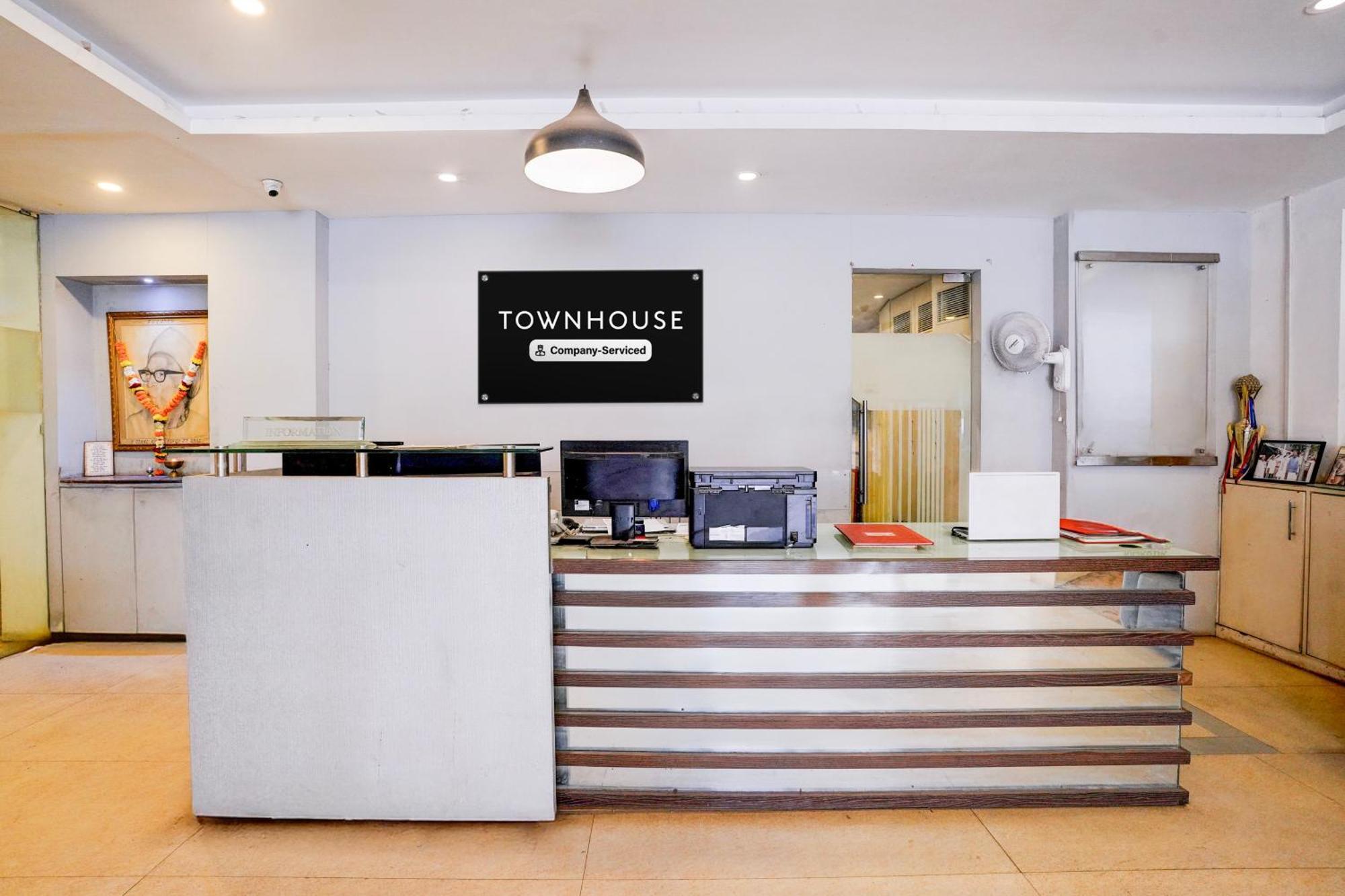 Super Townhouse Khar The Unicontinental Hotel Mumbai Exterior photo