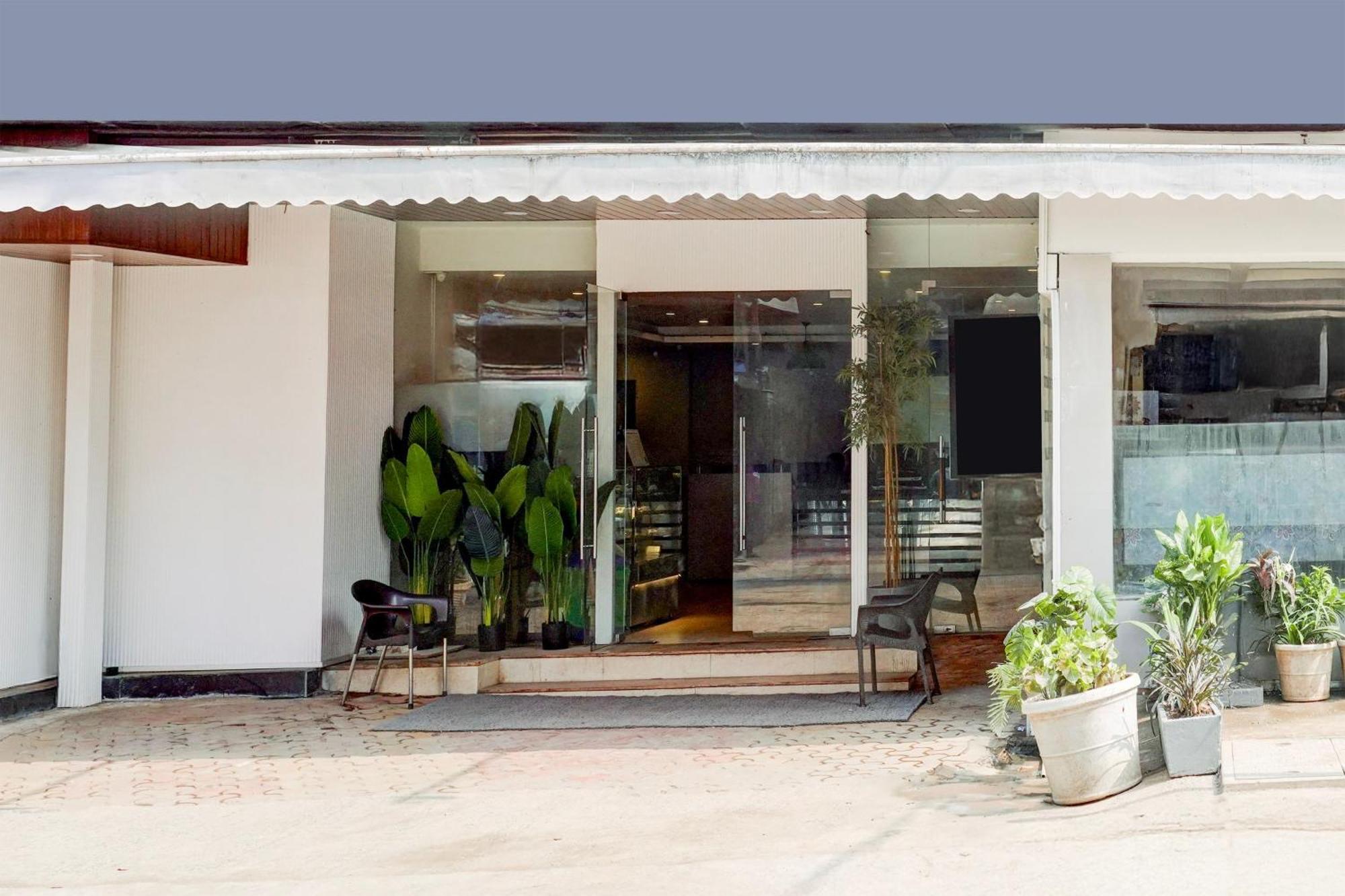 Super Townhouse Khar The Unicontinental Hotel Mumbai Exterior photo
